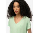 SUPERDRY T-shirt flammé à logo brodé et col V sur cosmo-lepuy.fr
