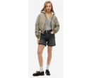 SUPERDRY T-shirt flammé à logo brodé et col V sur cosmo-lepuy.fr